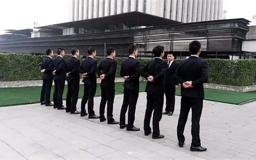徐汇区揭秘：如何选择靠谱的收债公司？老司机给你支招